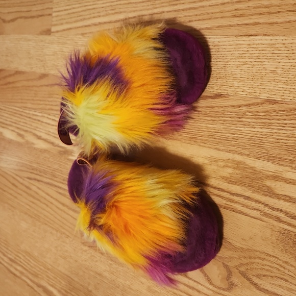 Ugg open toe furry slides - Picture 3 of 4